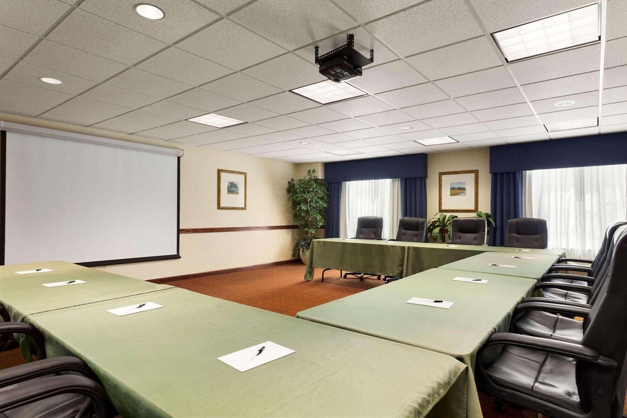Country Inn & Suites By Radisson, Madison, Al Kültér fotó