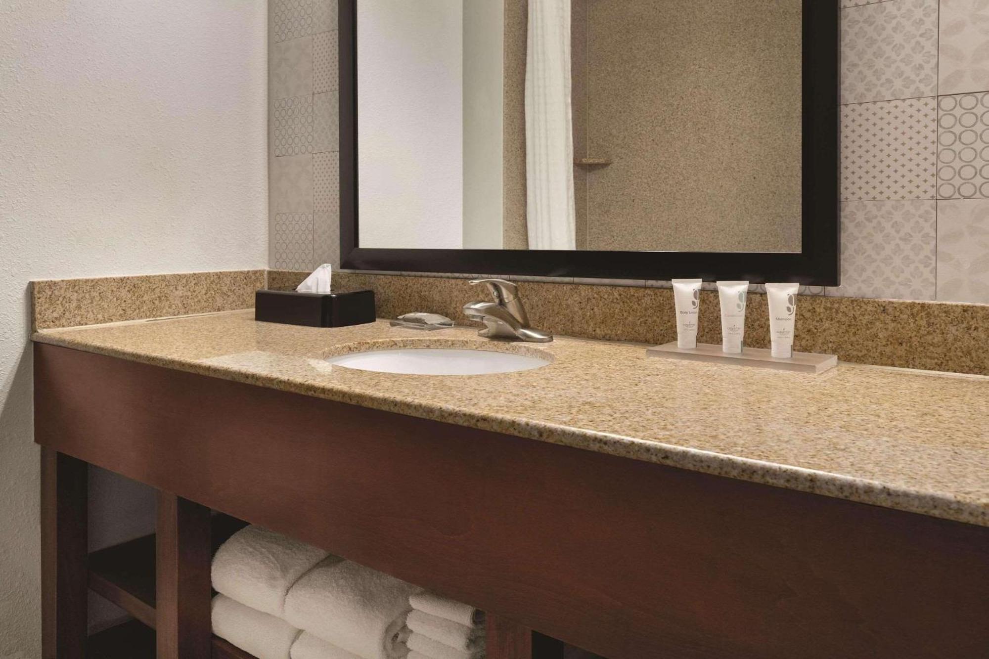 Country Inn & Suites By Radisson, Madison, Al Kültér fotó